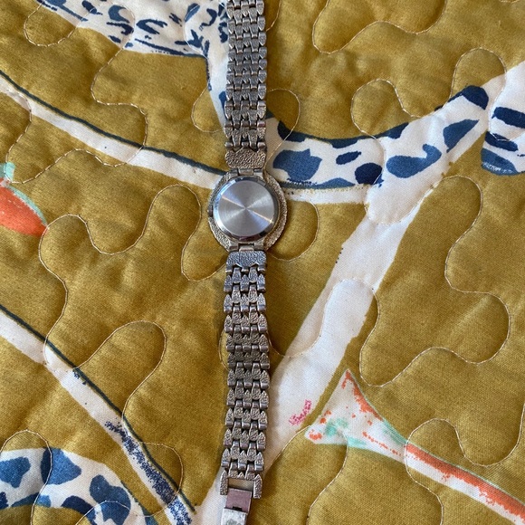 ⭐️⭐️HOST PICK⭐️⭐️VINTAGE crystal studded watch - Picture 4 of 5